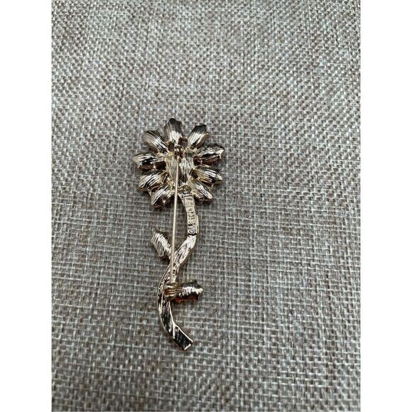 Monet Gem Flower Pin Red and Pink on Gold-tone Grandma Style - Picture 3 of 10